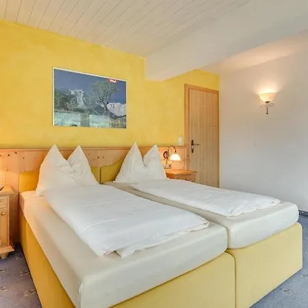 Spacious Flat Fuegenerhof Casa vacanze Fügen