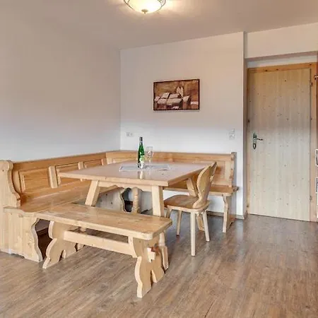 Spacious Flat Fuegenerhof Casa vacanze Fügen